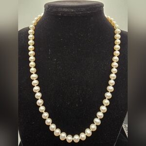 14k Yellow Gold And Freshwater Pearl Necklace 17 Inch Hand Knotted